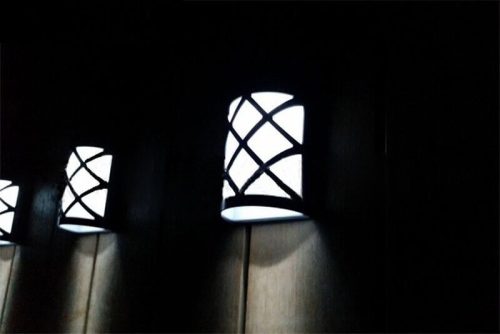 SOLÁRNA solárna záhradná nástenná dekoratívna lampa