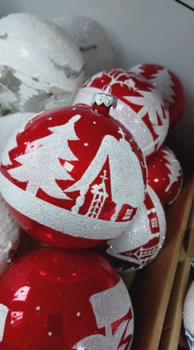 Vianočné ozdoby 16 ks – sada červeno-bielych guličiek