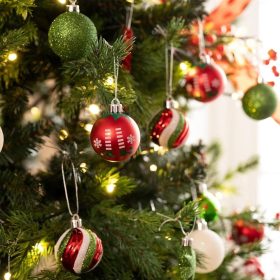   Victor’s Workshop 35 ks vianočných ozdôb na stromček – červeno-zelený sviatočný výber